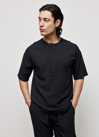 Μαύρη μπλούζα με κουμπιά