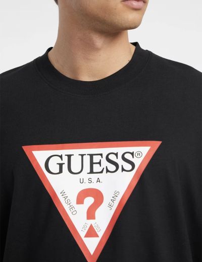 Μαύρη κοντομάνικη με στάμπα Guess iconic triangle