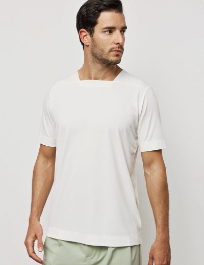 Λευκή σατέν μπλούζα με τετράγωνη λαιμόκοψη