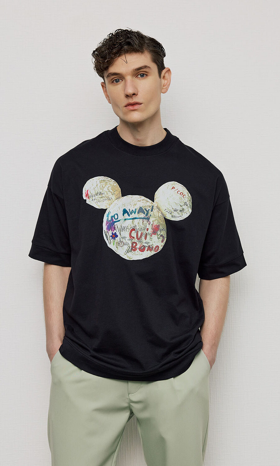 maurh black kontomaniki mplouza mickey mouse print picoc essentials spring summer t-shirts 2024