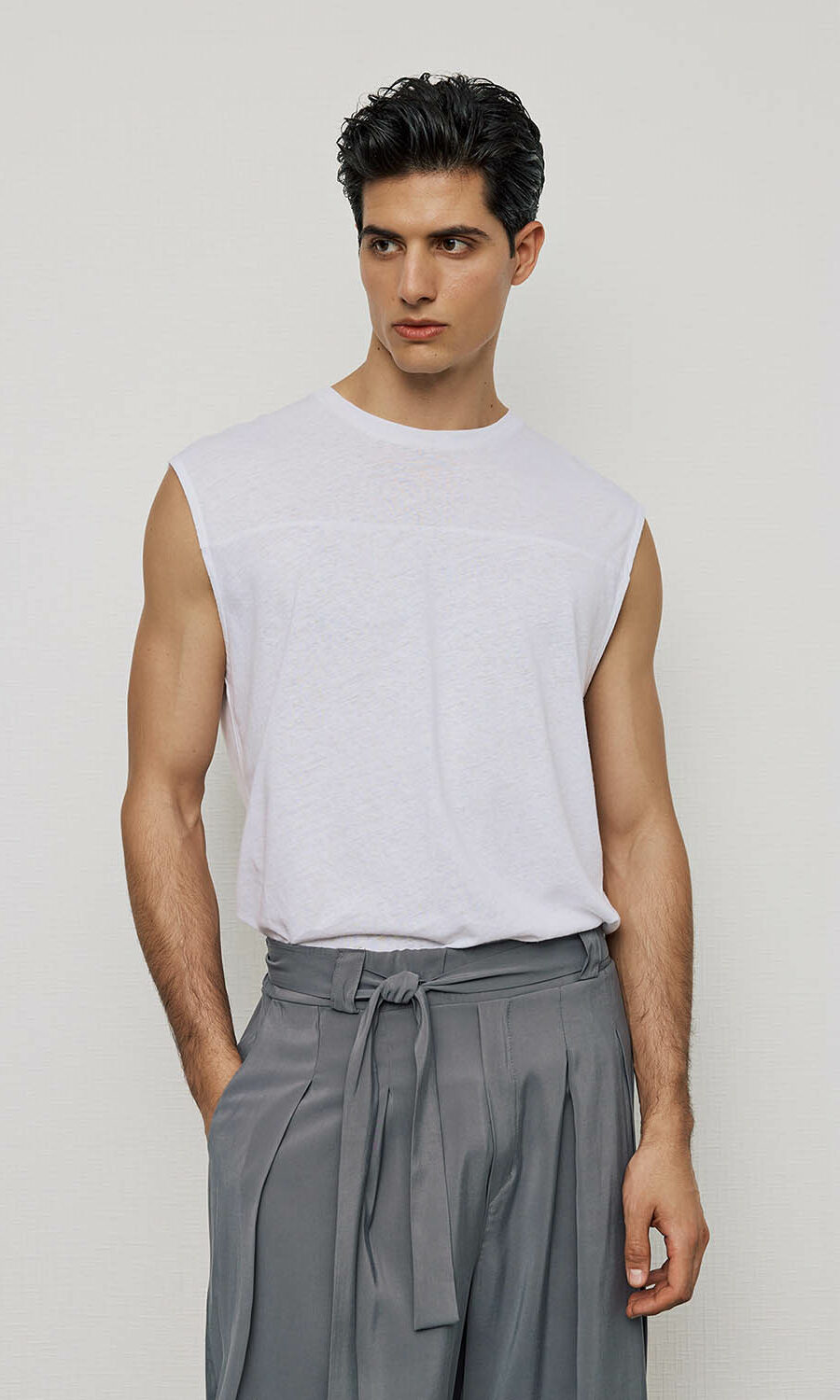 leukh all white amaniki sleeveless line shirt street style essentials summer 2024