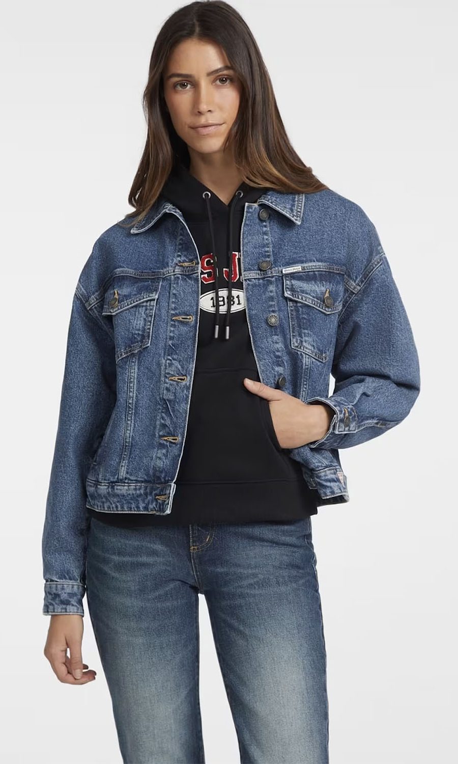 oversized trucker jeans / denim jacket guess eco essentials fall winter collection 2024