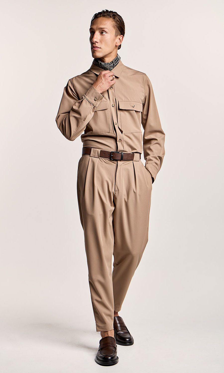 beige pleated bouble pleaded pants